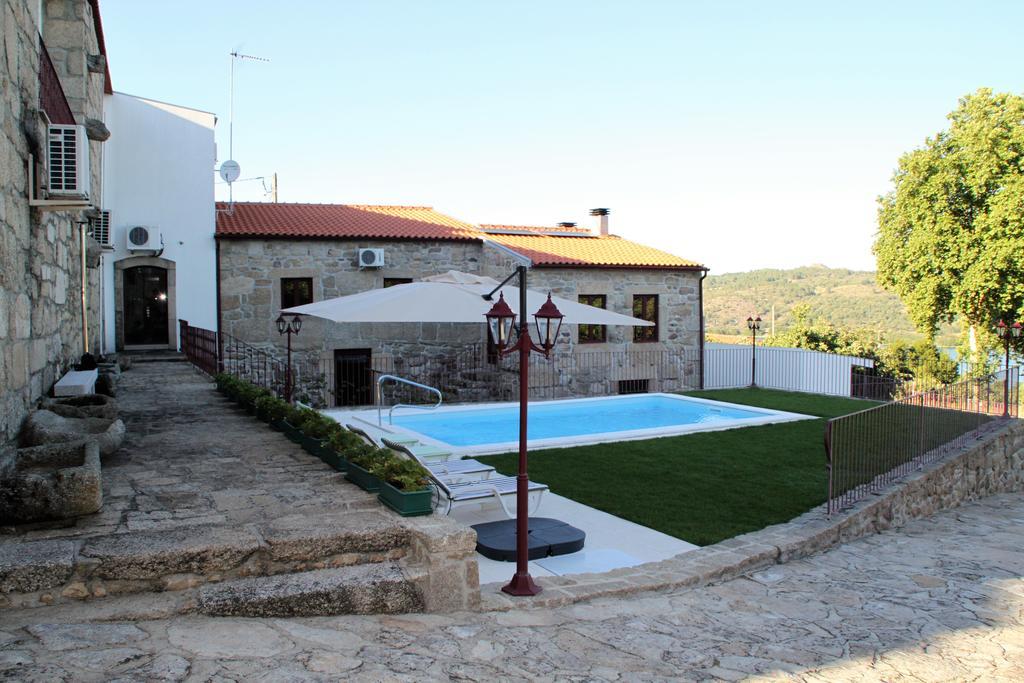 Solar Dos Almeidas - Turismo De Habitacao Bed & Breakfast ทรานโคโซ ภายนอก รูปภาพ